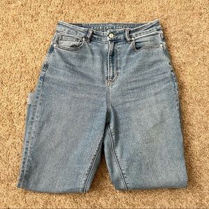 American Eagle Hugh Rise Mom Jeans